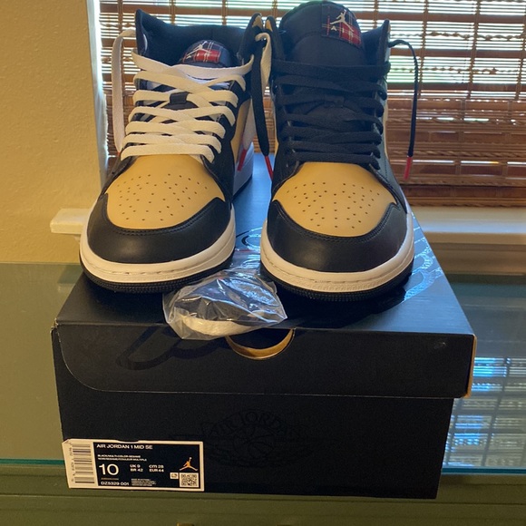 COPY - Air Jordan 1 Mid SE "Tartan Swoosh" sneakers New in Box - Picture 11 of 13